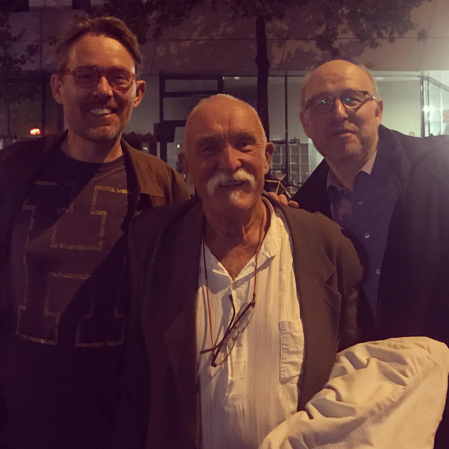 After Show with our dear Friend #guenterbabysommer and great tenorist @jesperlovedale #jazzisfreedom #jesperløvdal #fatjazzurbanexchange #yokohamburg #heinekomm