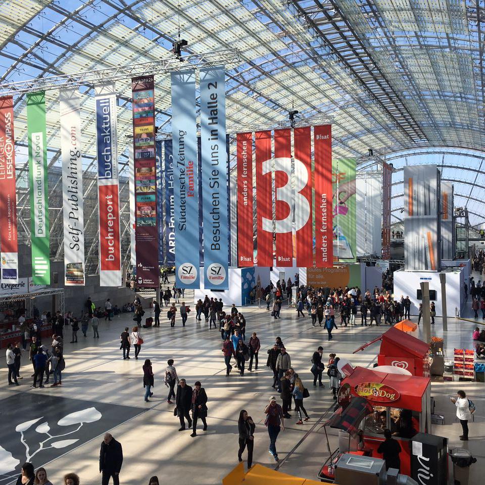 Auf geht's:@leipzigerbuchmesse #lbm2018 #LL25 #heinekomm