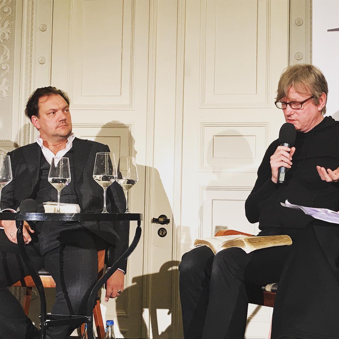 Schöne Neue Welt - Kultur Salon im Jenisch Haus #charlyhübner #michelfaber #jenischhaus #reformationstag2018 #reformationstag #zwischen0und1 #heinekomm